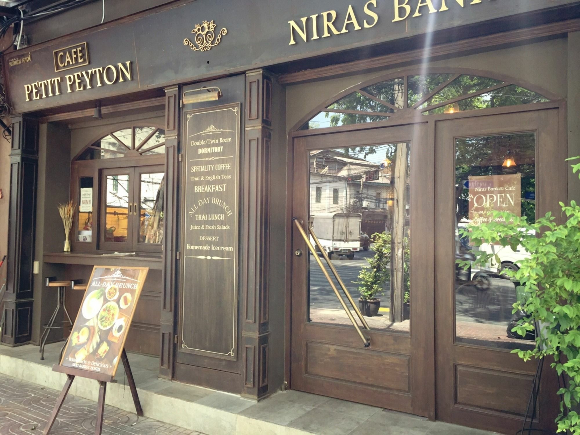 Niras Bankoc Hostel Bangkok Luaran gambar